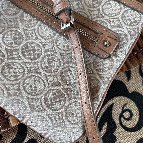 Stylish Tan and Cream Crossbody Bag Nine West - Picture 10 of 14